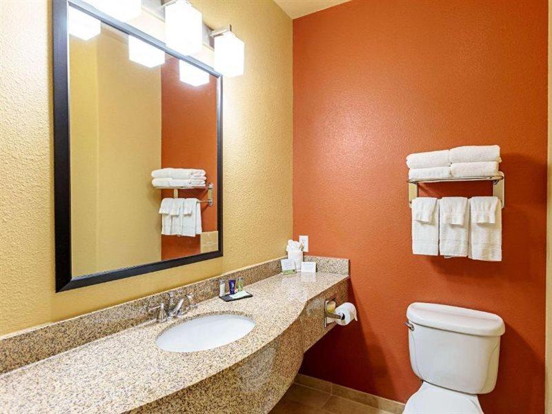 Hotel Sleep & South Tyler
