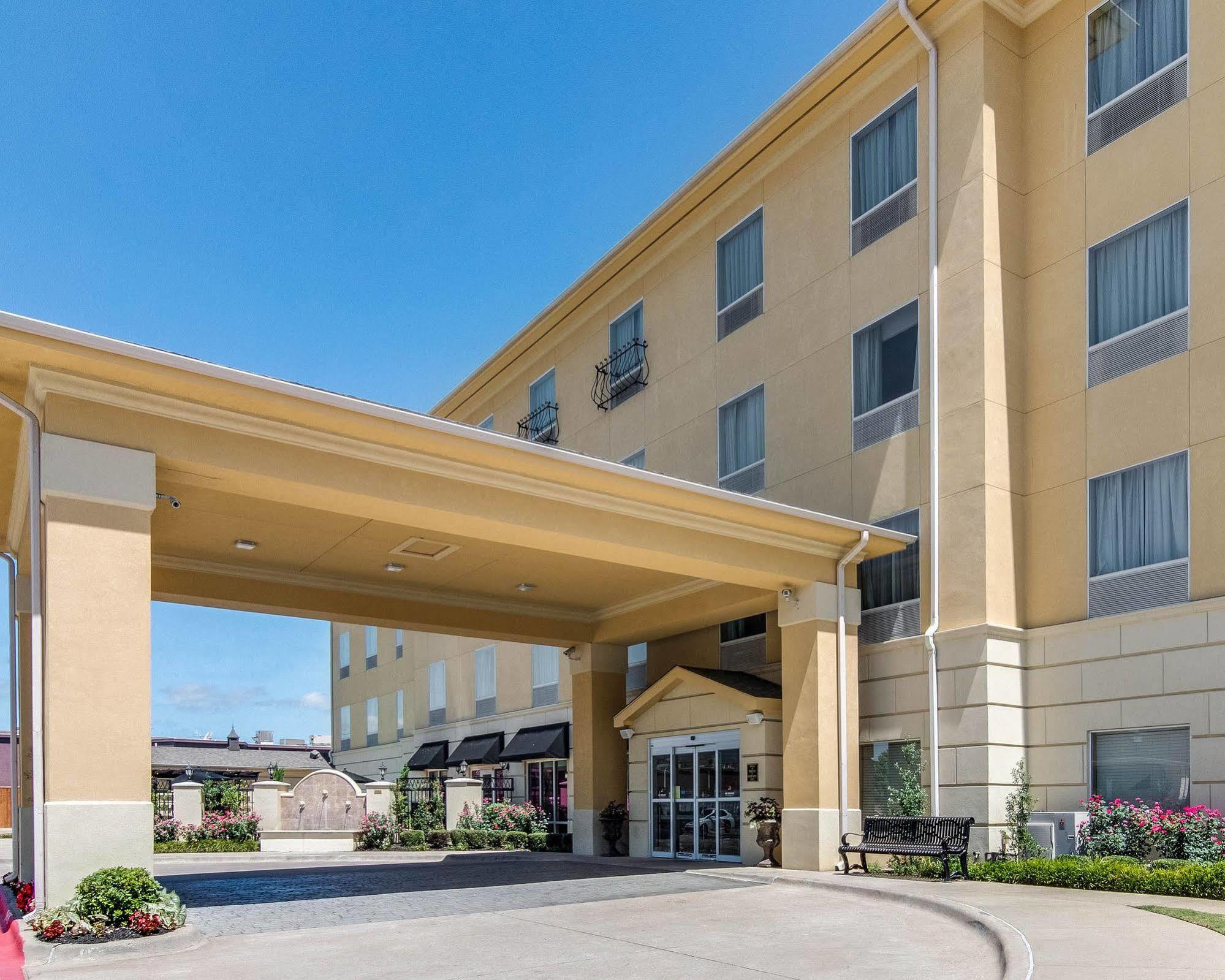 Hotel Sleep & South Tyler